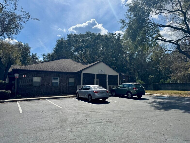 7731 Newberry Rd, Gainesville, FL à louer - Photo du bâtiment - Image 3 de 13