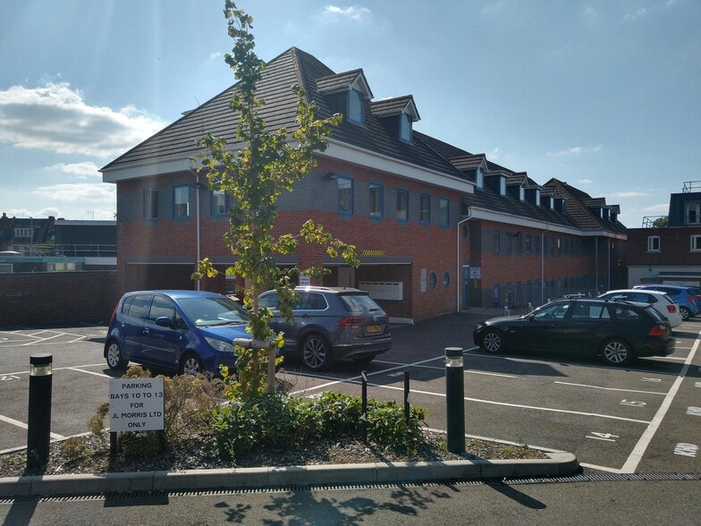 Macaulay Rd, Broadstone for lease - Building Photo - Image 2 of 11