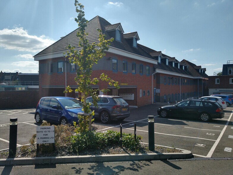 Macaulay Rd, Broadstone à louer - Photo du bâtiment - Image 2 de 11