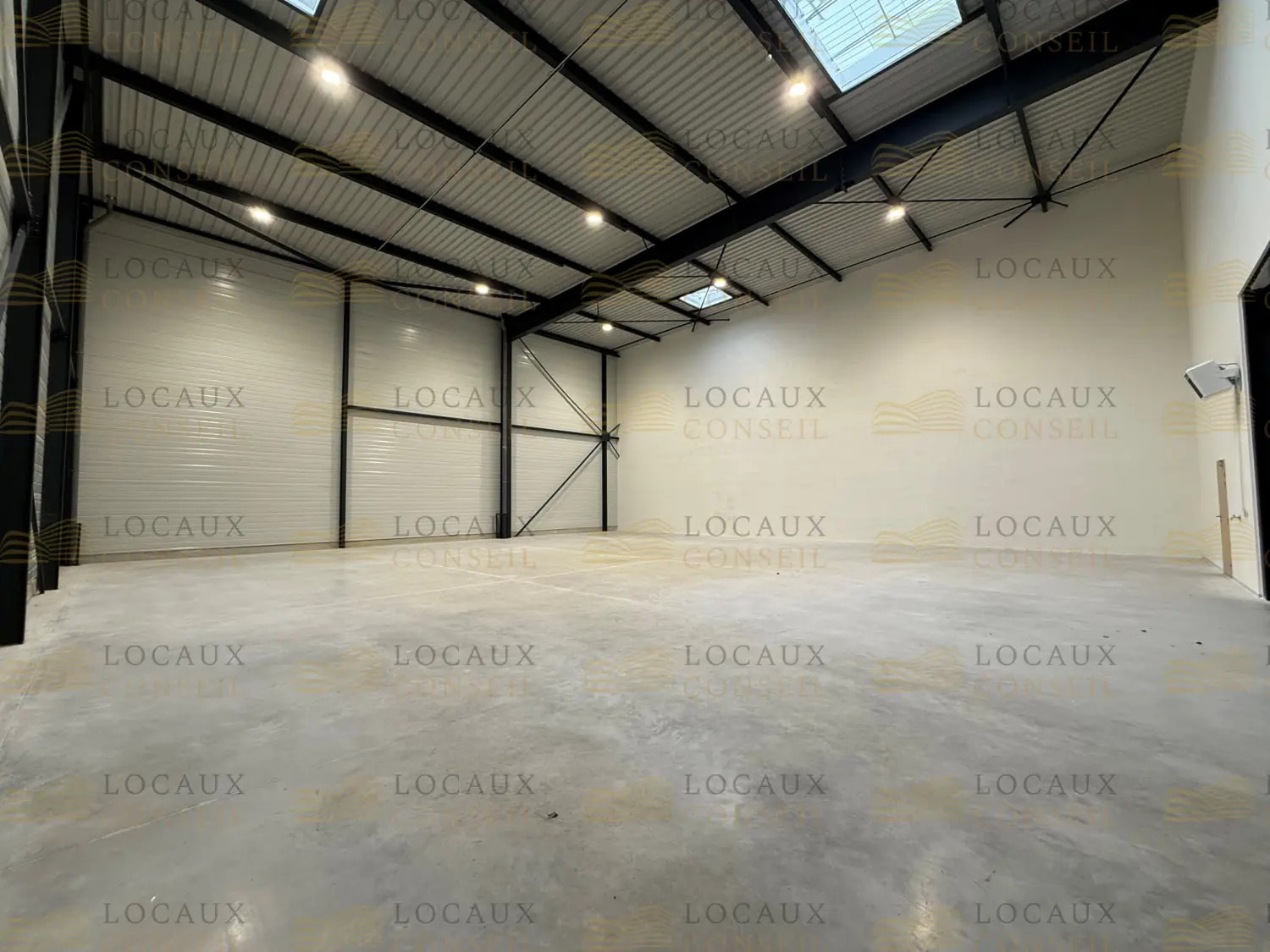 23 Rue Des Beaux Soleils, Osny for lease Primary Photo- Image 1 of 17