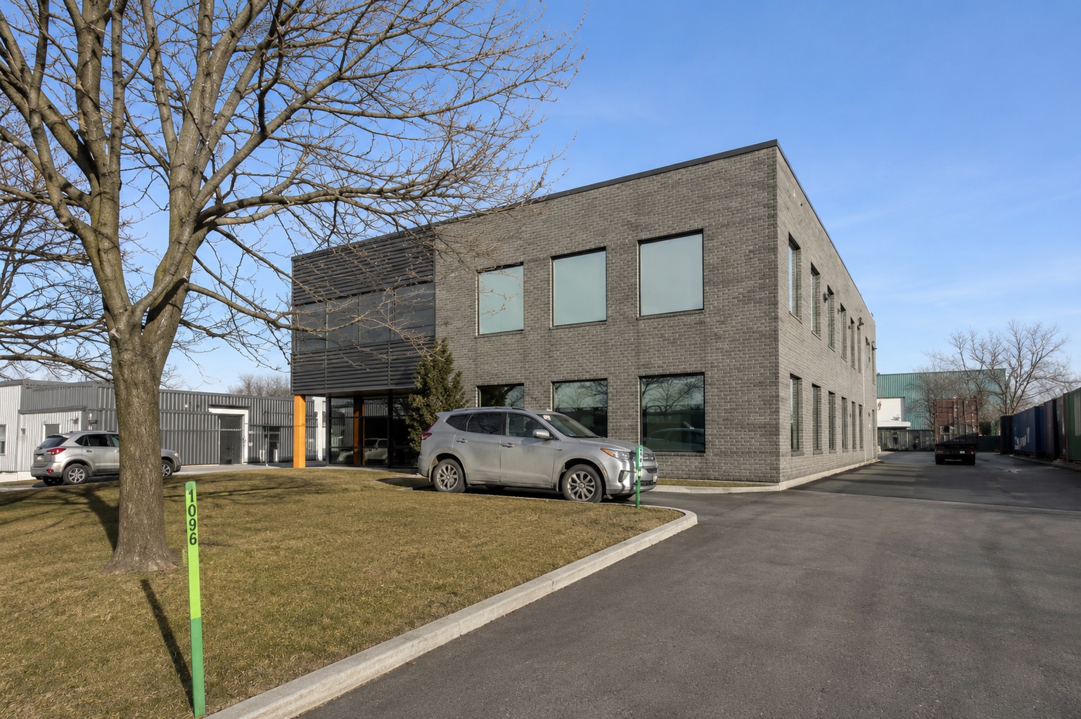 445 Rue Du Parc-Industriel, Longueuil, QC à vendre Photo du bâtiment- Image 1 de 6