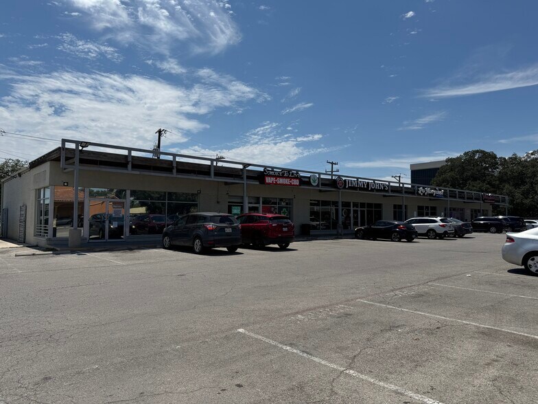 2441-2453 Nacogdoches Rd, San Antonio, TX à louer - Photo du bâtiment - Image 2 de 2
