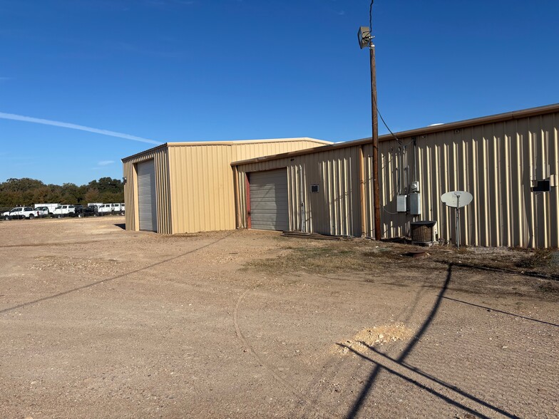 4447 W State Highway 71, La Grange, TX for lease - Building Photo - Image 3 of 27