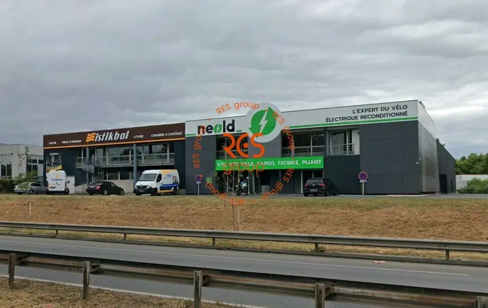 Retail in Bordeaux for lease Building Photo- Image 1 of 9