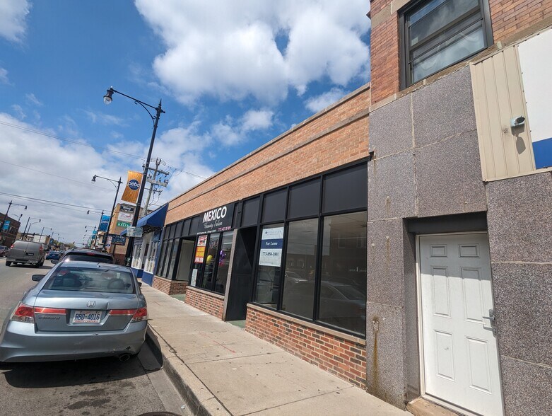 4000-4012 W Montrose Ave, Chicago, IL à louer - Photo du bâtiment - Image 3 de 6
