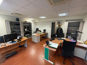 Bureau dans Cergy à vendre Photo intérieure- Image 2 de 12