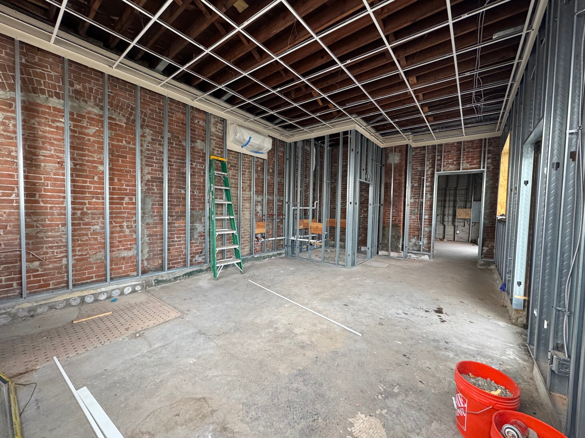 1049 New Britain Ave, West Hartford, CT for lease Interior Photo- Image 1 of 14