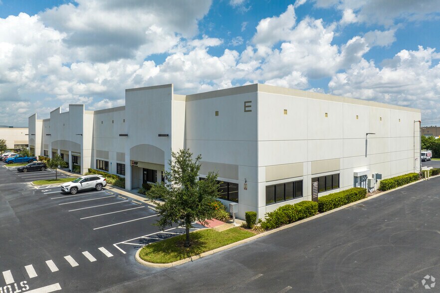 4456-4474 Eagle Falls Pl, Tampa, FL à louer - Photo du bâtiment - Image 3 de 18