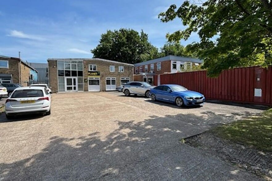 Unit 3 Speedwell Close, Eastleigh for sale - Building Photo - Image 2 of 4