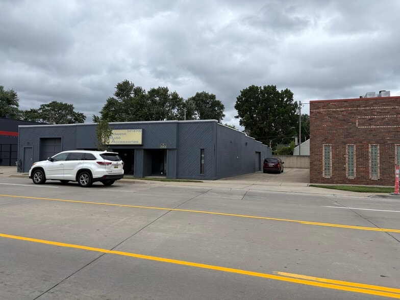 25831 John R Rd, Madison Heights, MI for sale - Building Photo - Image 3 of 11