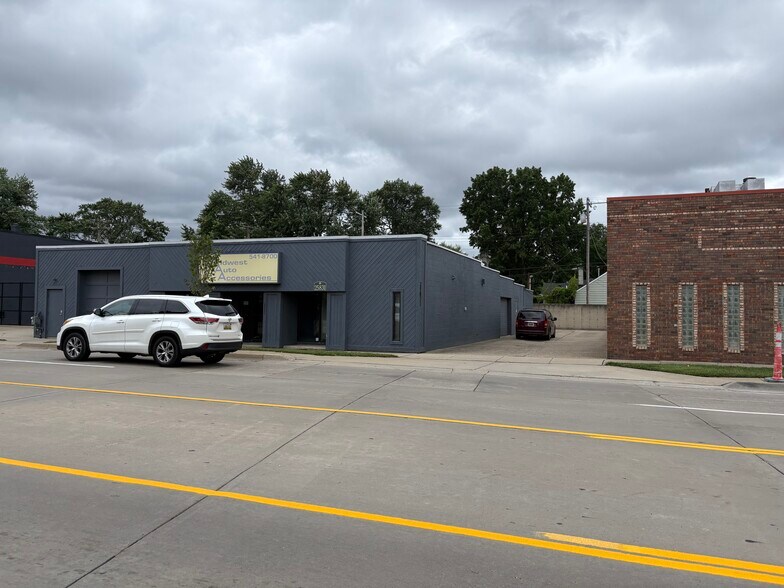 25831 John R Rd, Madison Heights, MI à vendre - Photo du bâtiment - Image 3 de 11