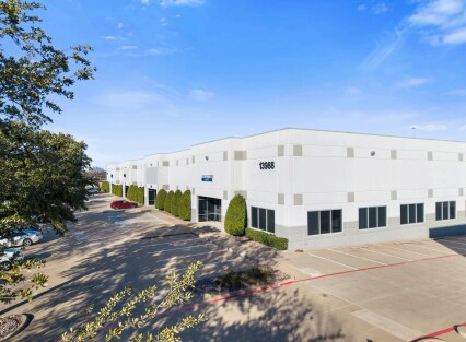 13988 Diplomat Dr, Dallas, TX à louer - Photo du bâtiment - Image 2 de 13