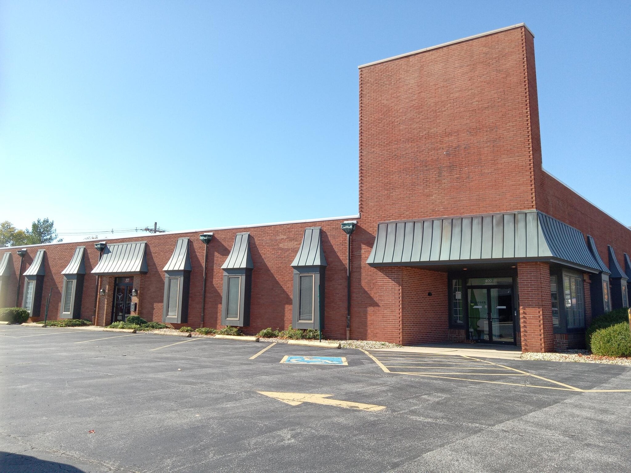 400 St. Louis St, Edwardsville, IL for lease Building Photo- Image 1 of 9