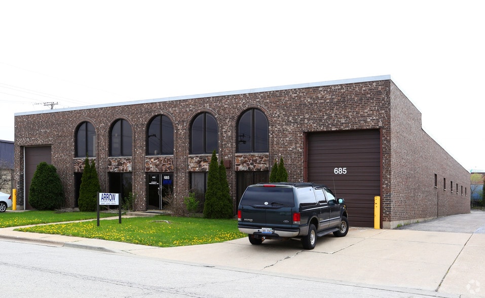 685 Lunt Ave, Elk Grove Village, IL à louer - Photo du bâtiment - Image 2 de 4
