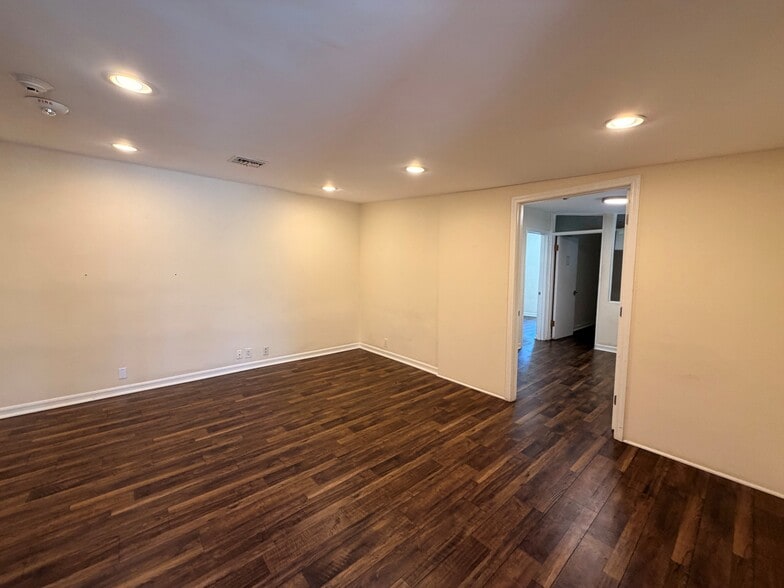 11696 Ventura Blvd, Studio City, CA for lease - Interior Photo - Image 3 of 5