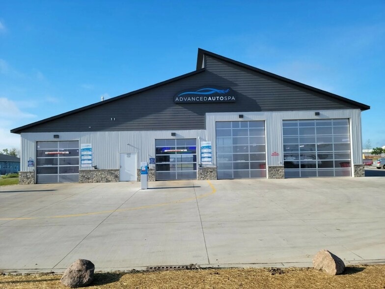 810 Gateway Ln, Tea, SD for sale - Building Photo - Image 2 of 6