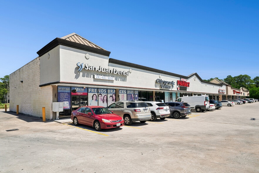 13630 Veterans Memorial Dr, Houston, TX for lease - Building Photo - Image 2 of 14