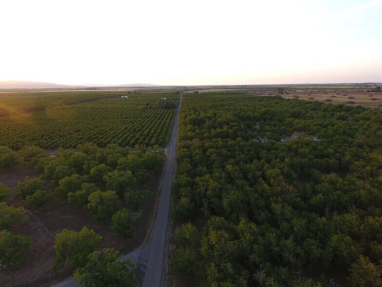Russell Blvd., Winters, CA à vendre - Photo du bâtiment - Image 2 de 7