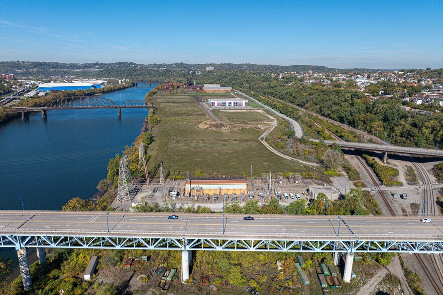 E Shore Dr, Rankin, PA à vendre - Aérien - Image 2 de 6