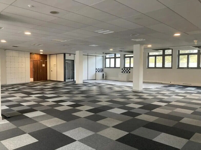 51 Ter Rue De Saint-Cyr, Lyon for lease - Interior Photo - Image 3 of 9