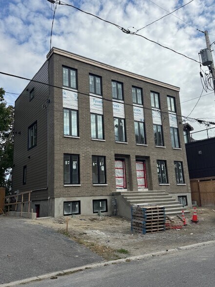 7 Gwynne Ave, Ottawa, ON à vendre - Photo du bâtiment - Image 1 de 15