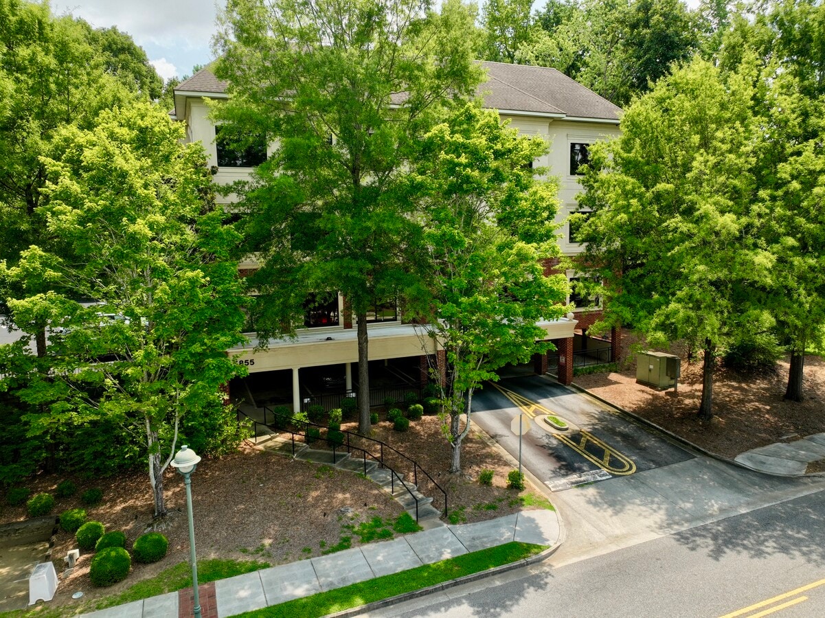 5855 Sandy Springs Cir NE, Atlanta, GA 30328 - Unit 150 -  - Interior Photo - Image 2 of 18