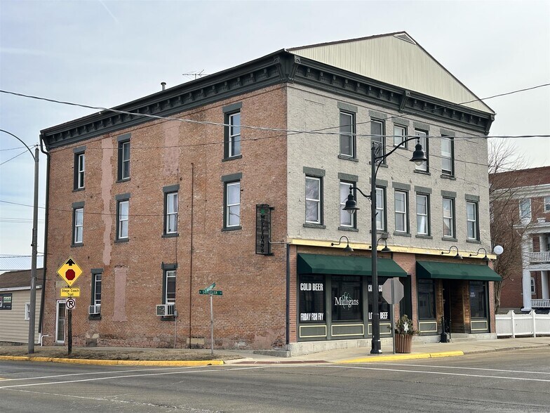 102 E Railroad St, Lena, IL à vendre - Photo du bâtiment - Image 1 de 48
