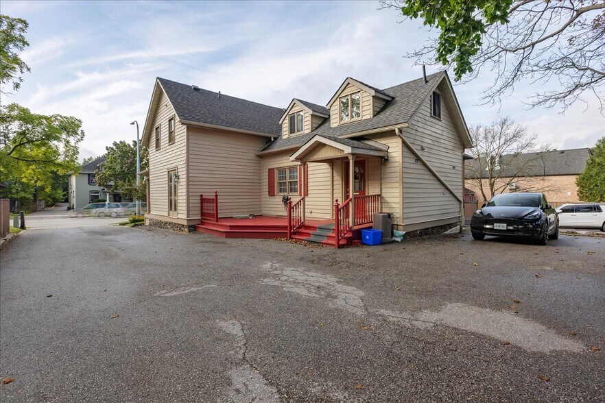 50 Wellington St E, Aurora, ON à vendre - Photo du bâtiment - Image 2 de 7