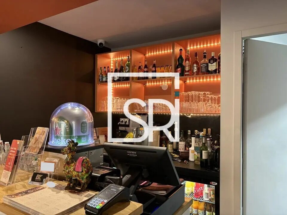 Retail in Clermont-Ferrand for sale Interior Photo- Image 1 of 11