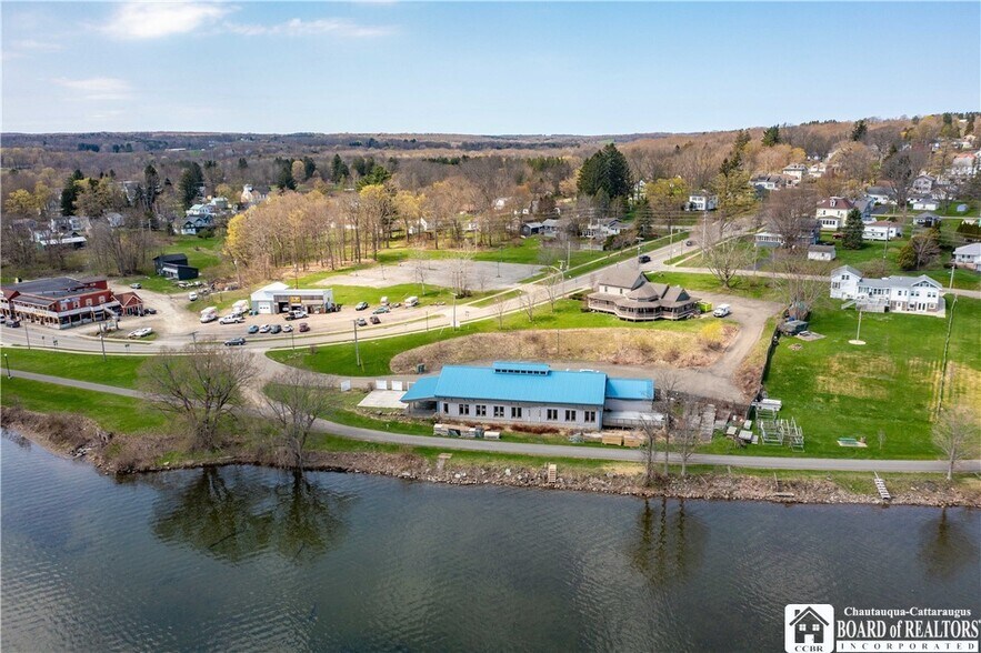 188 S Erie St, Mayville, NY à louer - Photo principale - Image 1 de 33