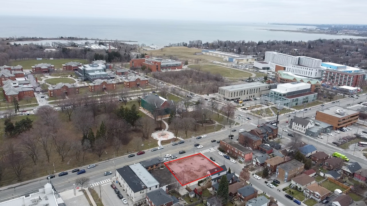 3142 Lake Shore Blvd W, Toronto, ON for sale Primary Photo- Image 1 of 7