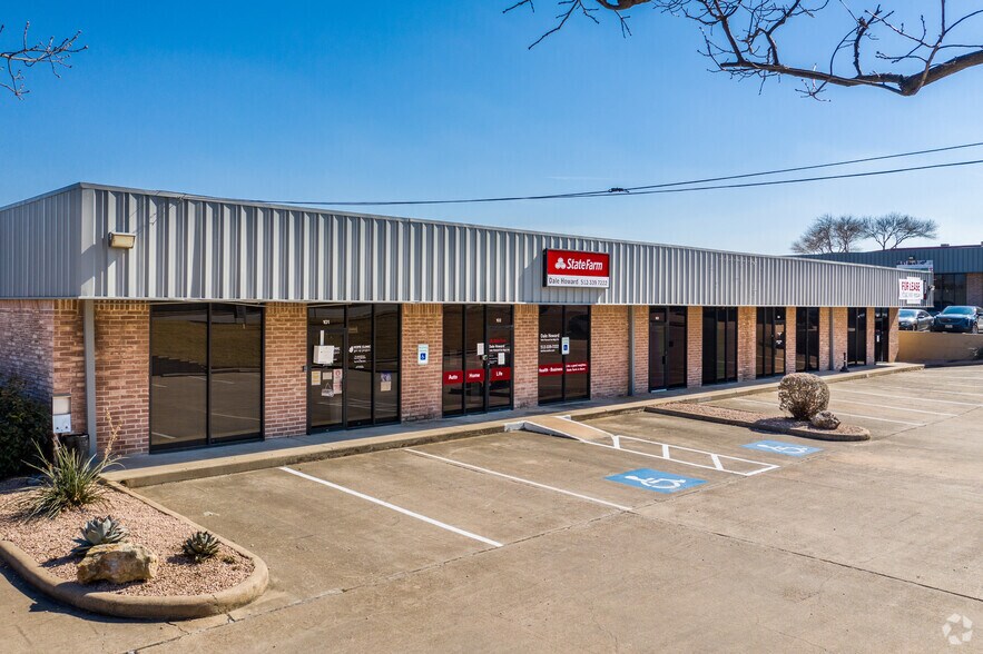 8101 Cameron Rd, Austin, TX à louer - Photo du bâtiment - Image 2 de 5