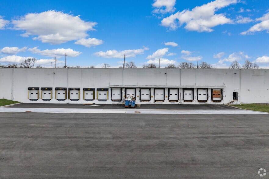 138 Georges Rd, Dayton, NJ à louer - Photo du bâtiment - Image 3 de 6