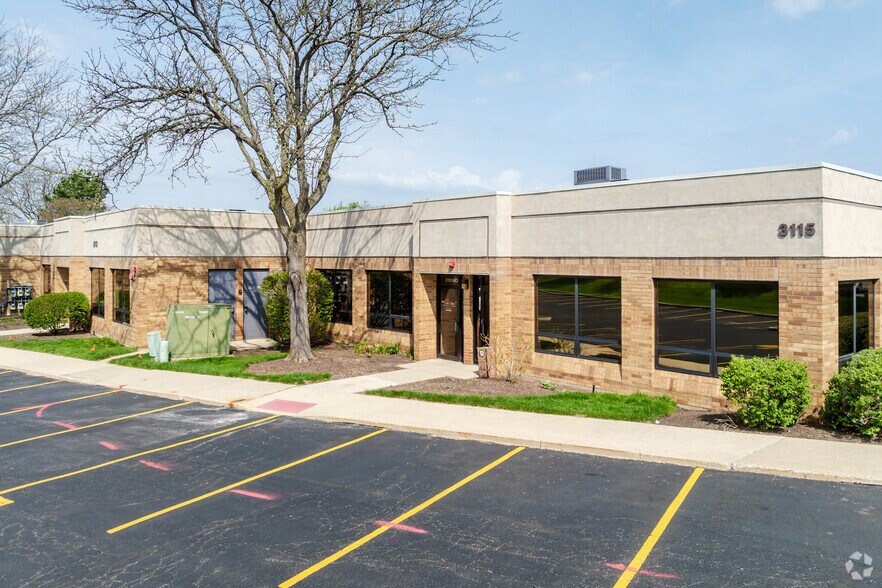 3115 N Wilke Rd, Arlington Heights, IL à vendre - Photo principale - Image 1 de 4