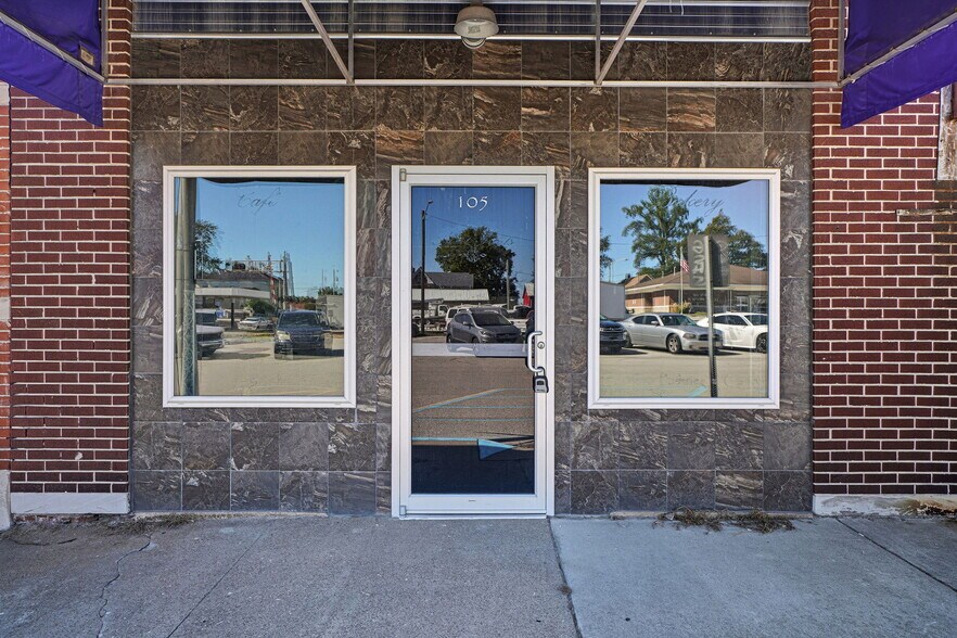 105 McCreary St, Fort Branch, IN à vendre - Photo du bâtiment - Image 2 de 24