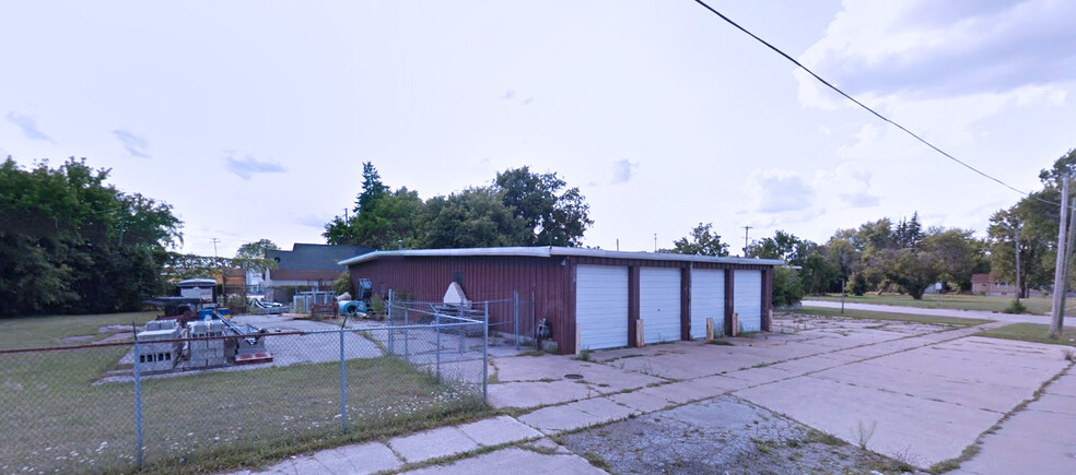 2320 E Remington St, Saginaw, MI for sale - Building Photo - Image 2 of 6