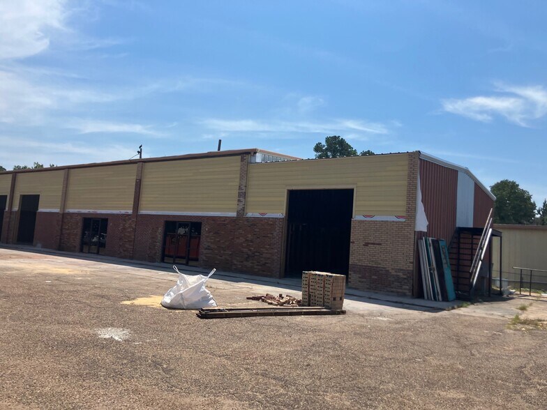 1018 N Flowood Dr, Flowood, MS à louer - Photo du bâtiment - Image 2 de 5