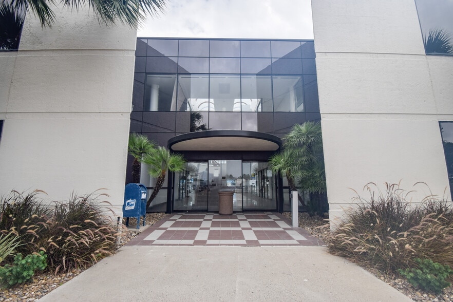 5402 S Staples St, Corpus Christi, TX for lease - Building Photo - Image 2 of 13