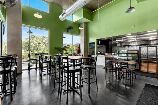 Plus de détails pour 423 Blue Star, San Antonio, TX - Commerce de détail à louer