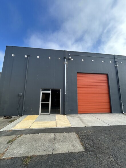 386-394 Yolanda Ave, Santa Rosa, CA à louer - Photo du bâtiment - Image 2 de 3