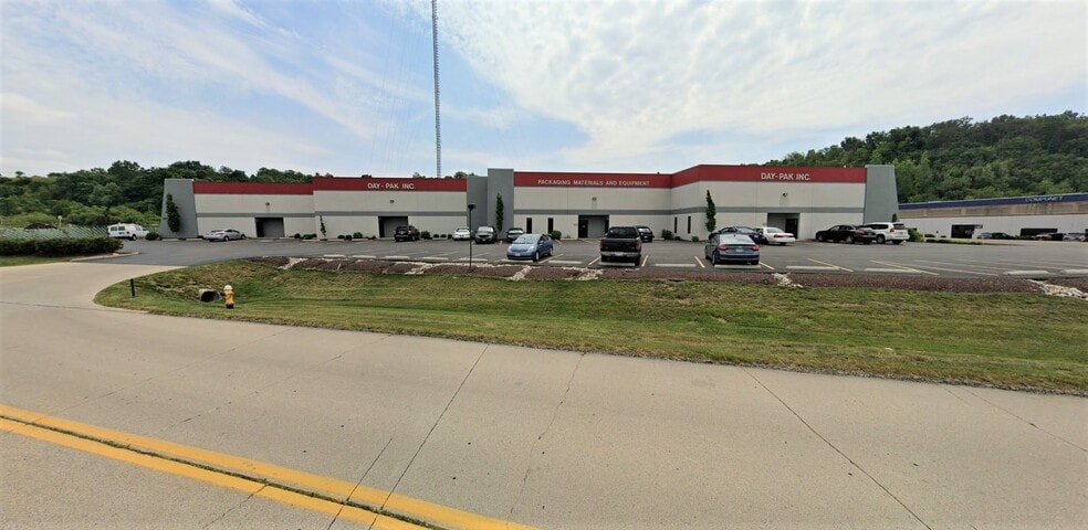 2200-2224 Sandridge Dr, Moraine, OH for lease - Primary Photo - Image 1 of 4