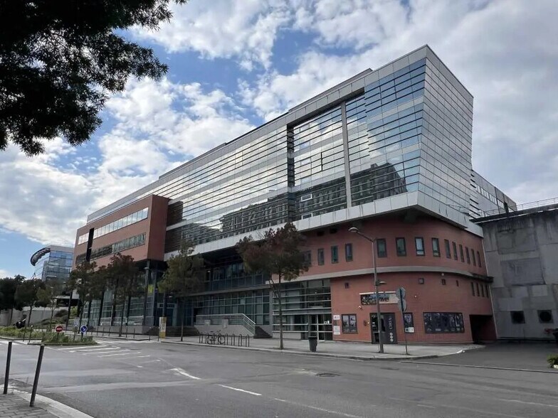 30 Avenue Carnot, Massy à louer - Photo du bâtiment - Image 2 de 3