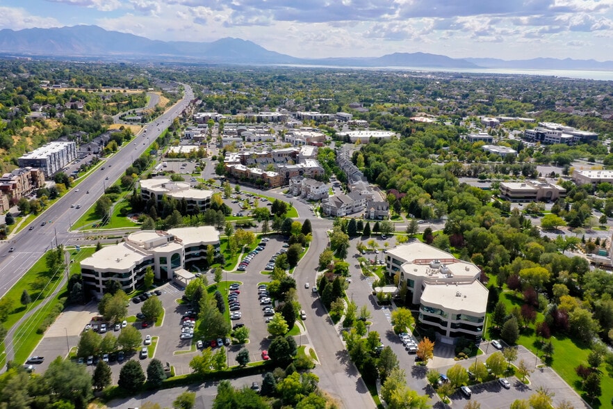 Riverwoods Business Park portfolio of 2 properties for sale on LoopNet.ca - Aerial - Image 2 of 17