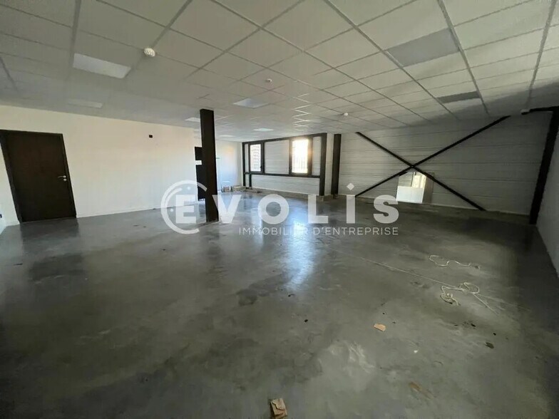 Office in Saint-Priest for lease - Building Photo - Image 3 of 18