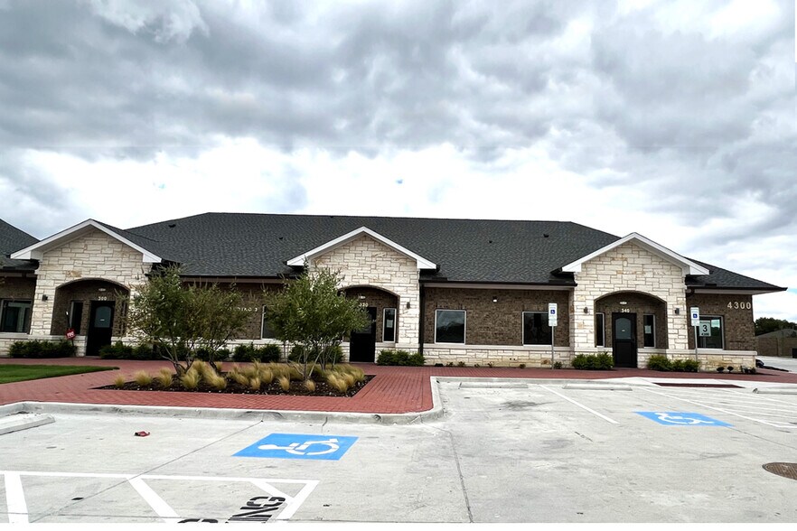 4300 Punjab Way, Frisco, TX à vendre - Photo du bâtiment - Image 1 de 5