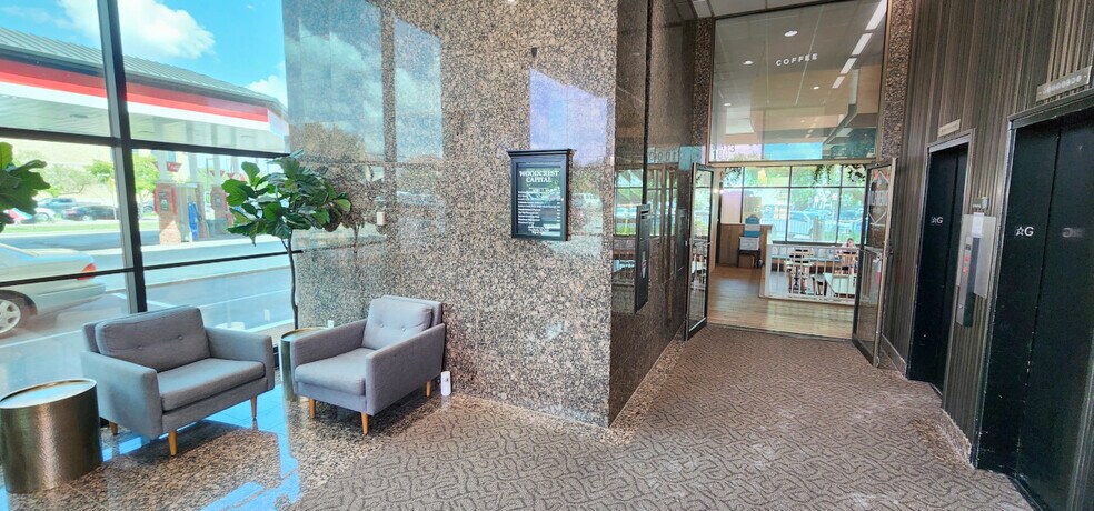 3113 S University Dr, Fort Worth, TX à louer - Hall d’entrée - Image 3 de 10