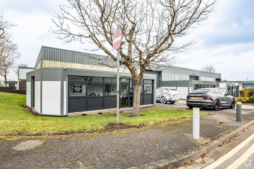 H1-H3 Tudor Rd, Altrincham à louer - Photo du bâtiment - Image 3 de 3