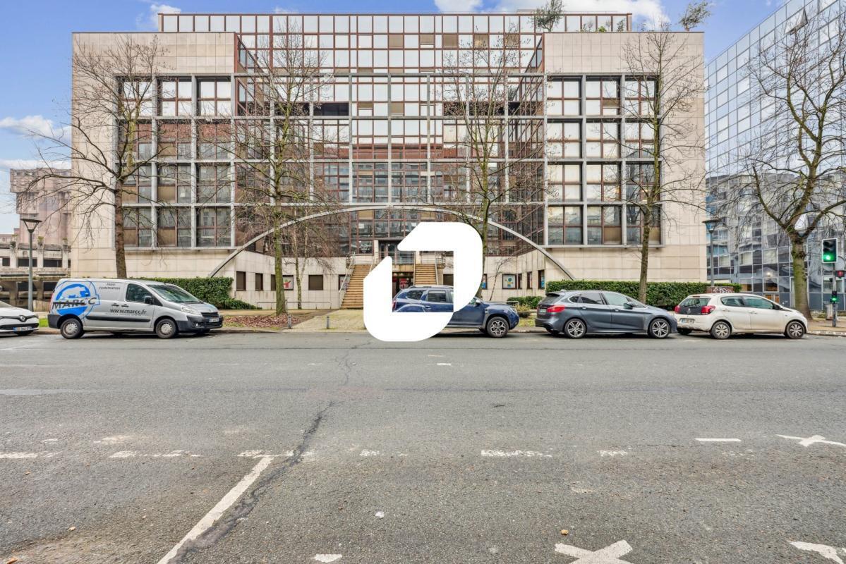 Office in Noisy-le-Grand for sale Building Photo- Image 1 of 25