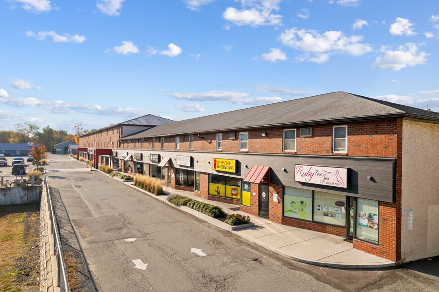 6 Riverside Dr, Spring City, PA for lease - Building Photo - Image 2 of 3