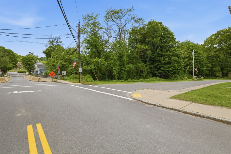 0 Main st, Chester, MA à louer - Photo du bâtiment - Image 3 de 6